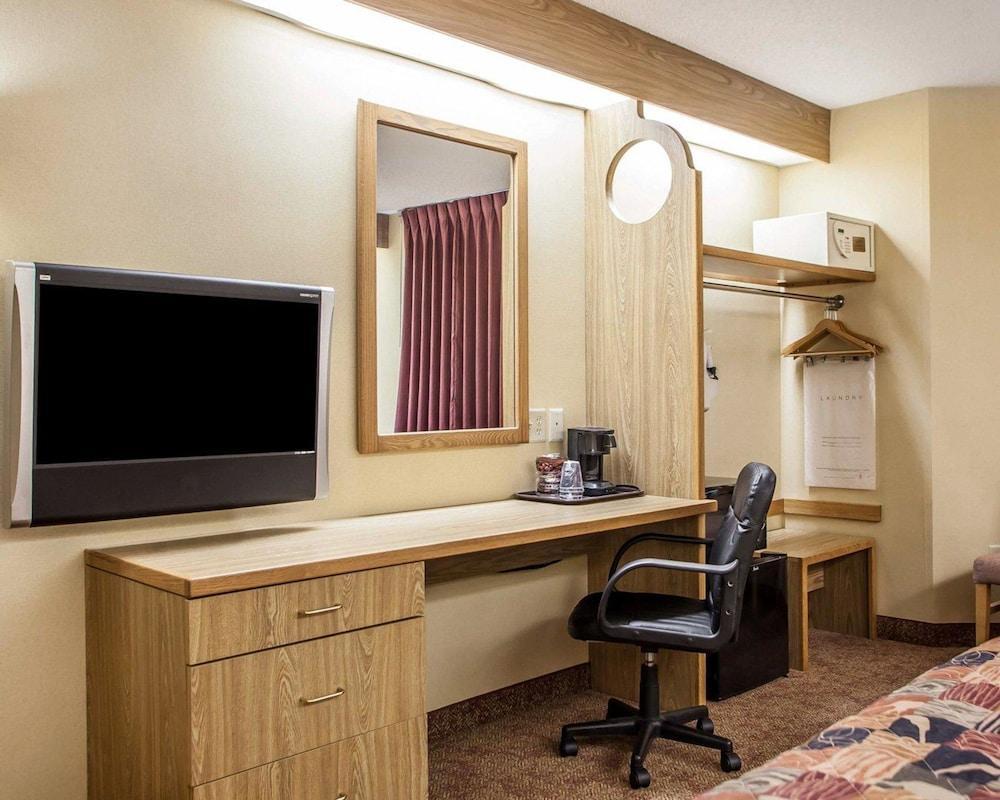Baymont Inn & Suites By Wyndham Mukwonago Εξωτερικό φωτογραφία