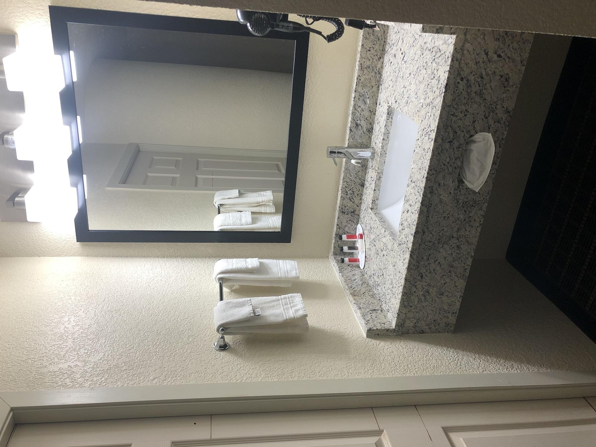 Baymont Inn & Suites By Wyndham Mukwonago Εξωτερικό φωτογραφία