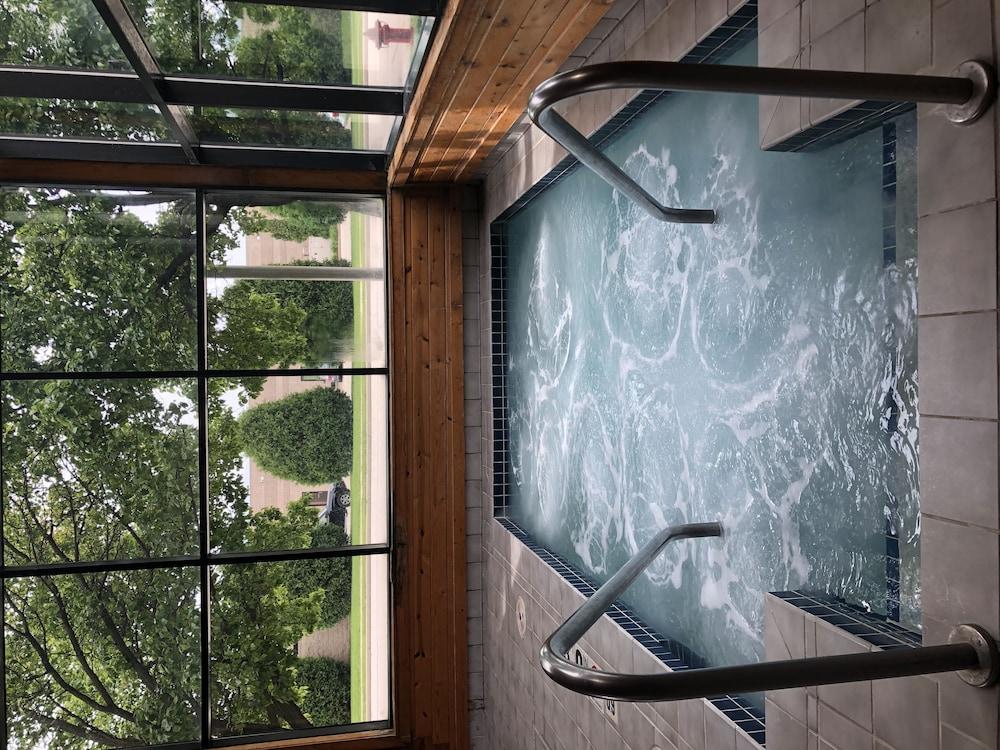 Baymont Inn & Suites By Wyndham Mukwonago Εξωτερικό φωτογραφία