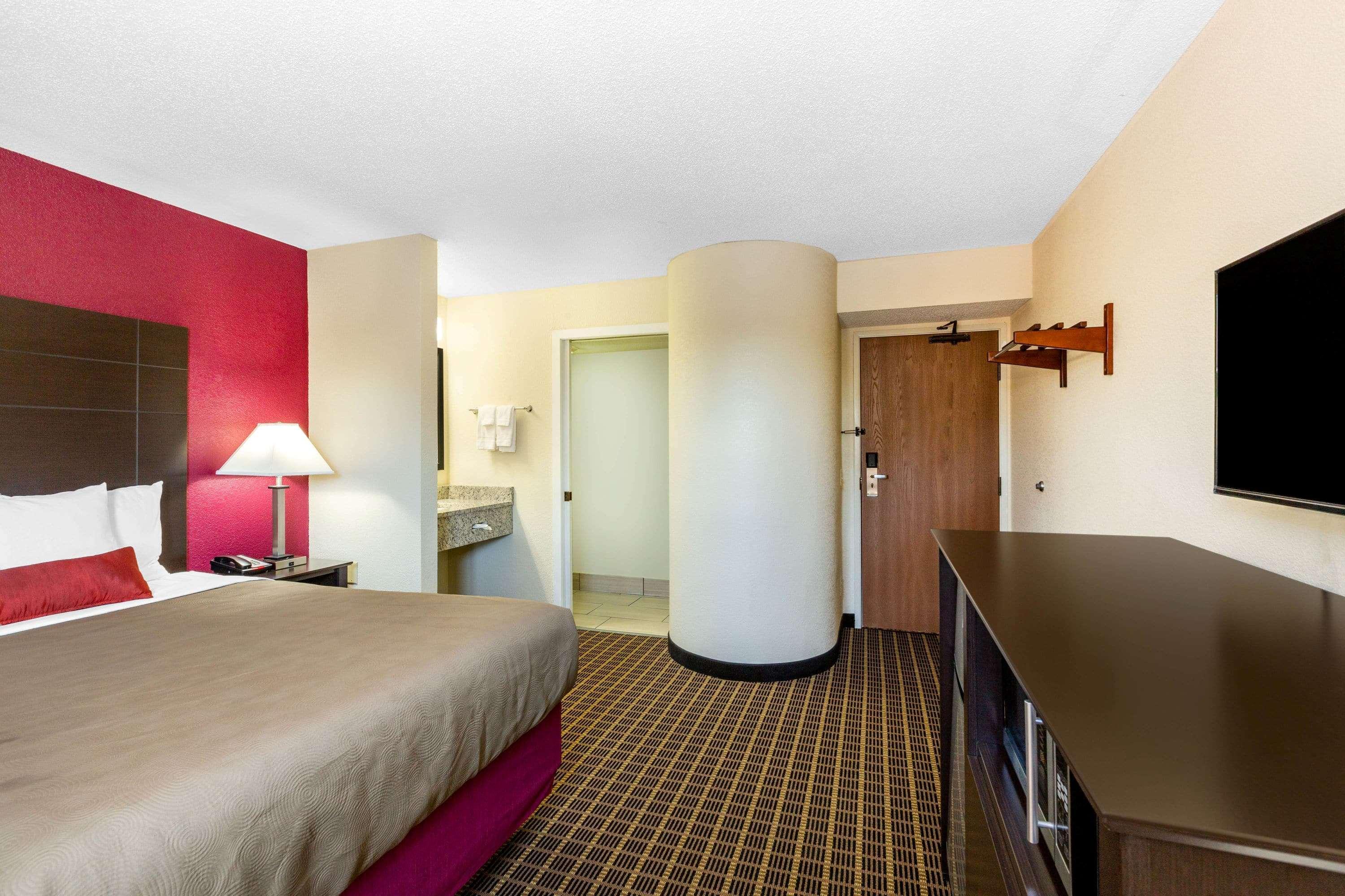 Baymont Inn & Suites By Wyndham Mukwonago Εξωτερικό φωτογραφία
