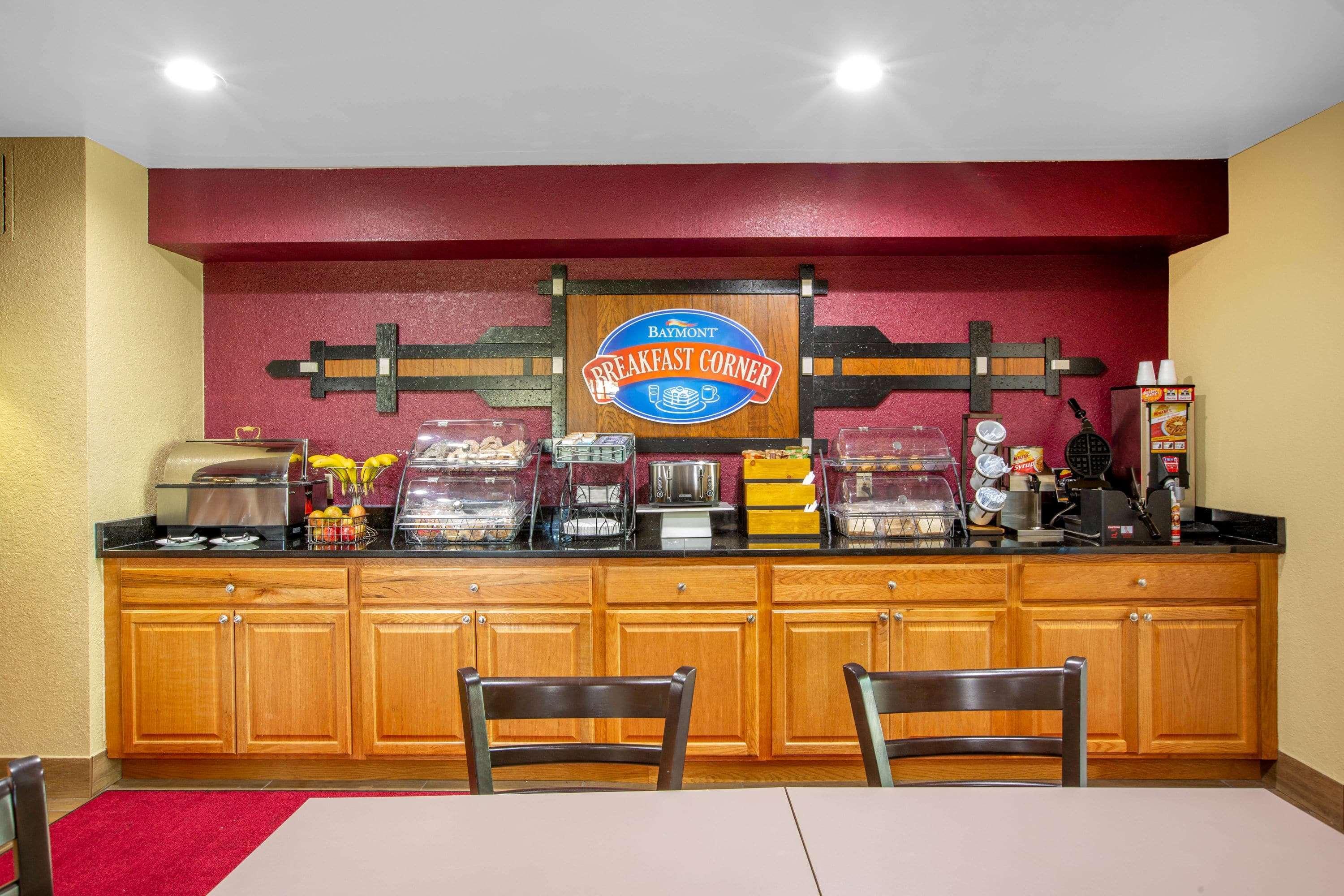 Baymont Inn & Suites By Wyndham Mukwonago Εξωτερικό φωτογραφία