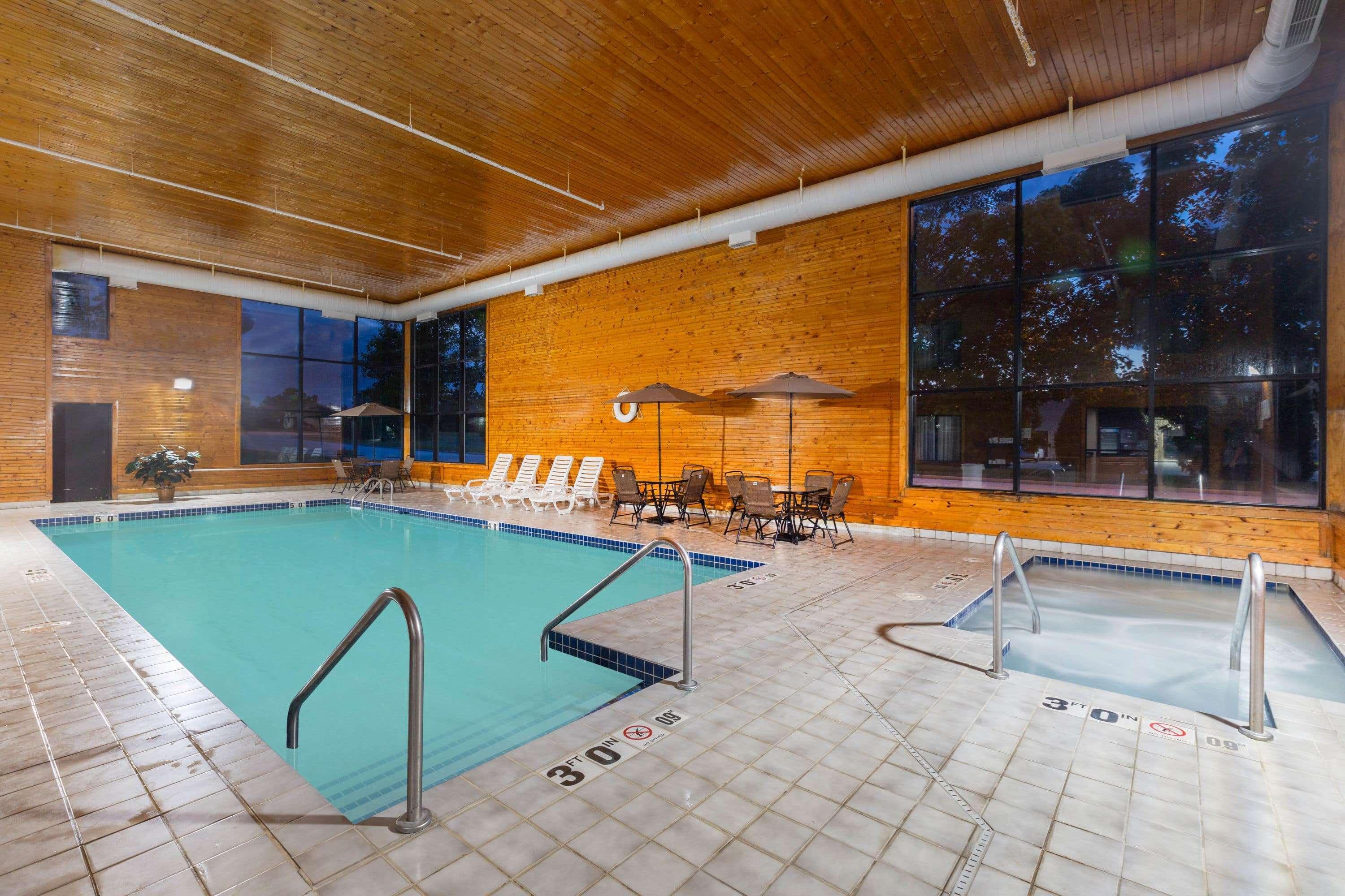 Baymont Inn & Suites By Wyndham Mukwonago Εξωτερικό φωτογραφία