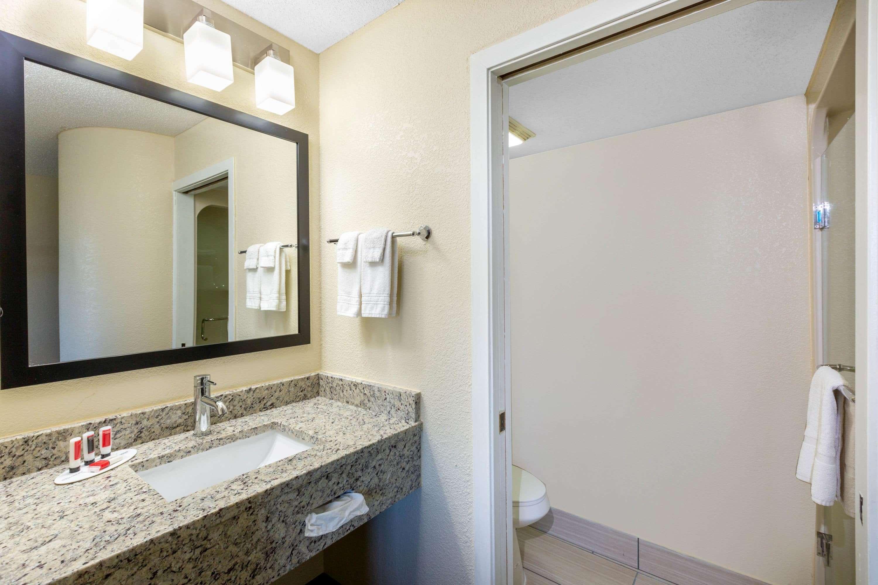 Baymont Inn & Suites By Wyndham Mukwonago Εξωτερικό φωτογραφία