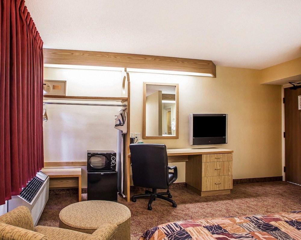 Baymont Inn & Suites By Wyndham Mukwonago Εξωτερικό φωτογραφία