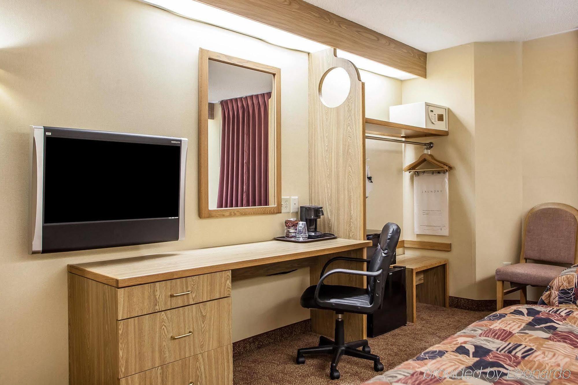 Baymont Inn & Suites By Wyndham Mukwonago Εξωτερικό φωτογραφία