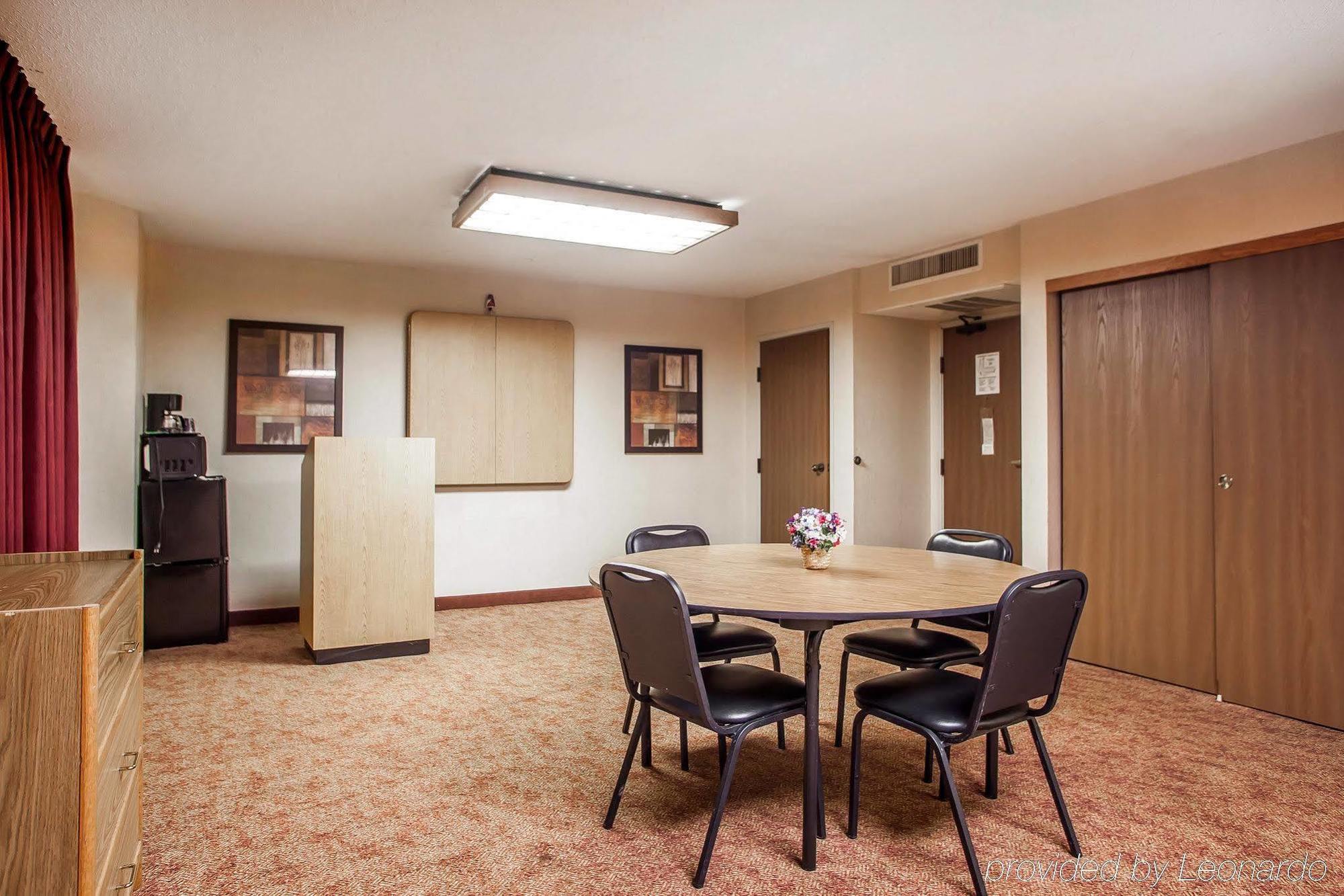 Baymont Inn & Suites By Wyndham Mukwonago Εξωτερικό φωτογραφία