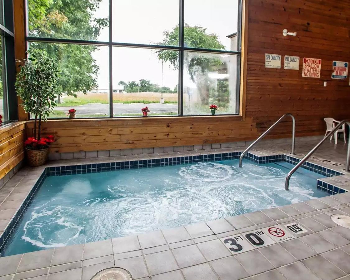 Baymont Inn & Suites By Wyndham Mukwonago Εξωτερικό φωτογραφία