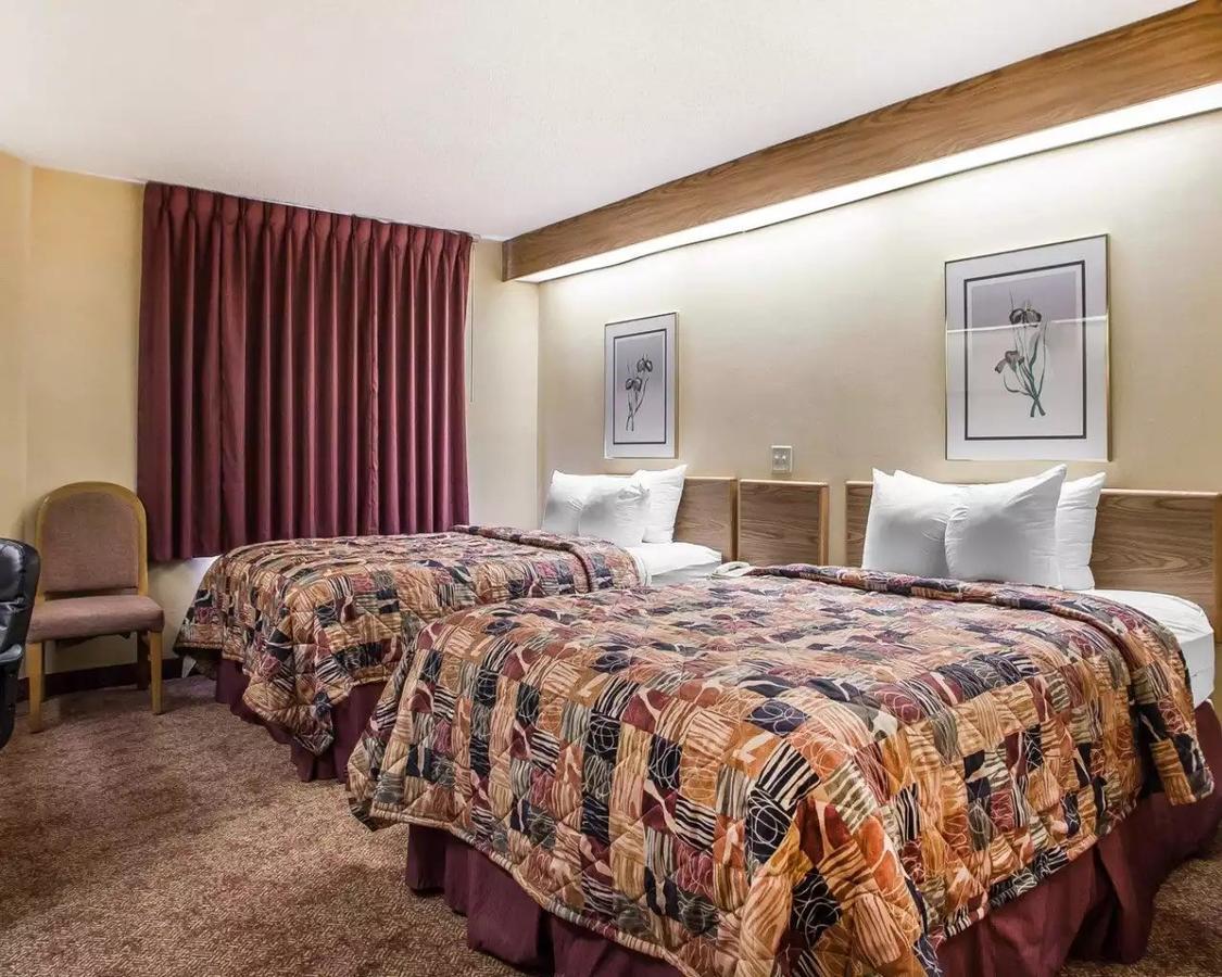 Baymont Inn & Suites By Wyndham Mukwonago Εξωτερικό φωτογραφία